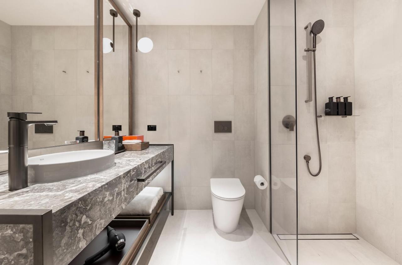 Next Hotel Melbourne, Curio Collection By Hilton Exteriör bild Bathroom