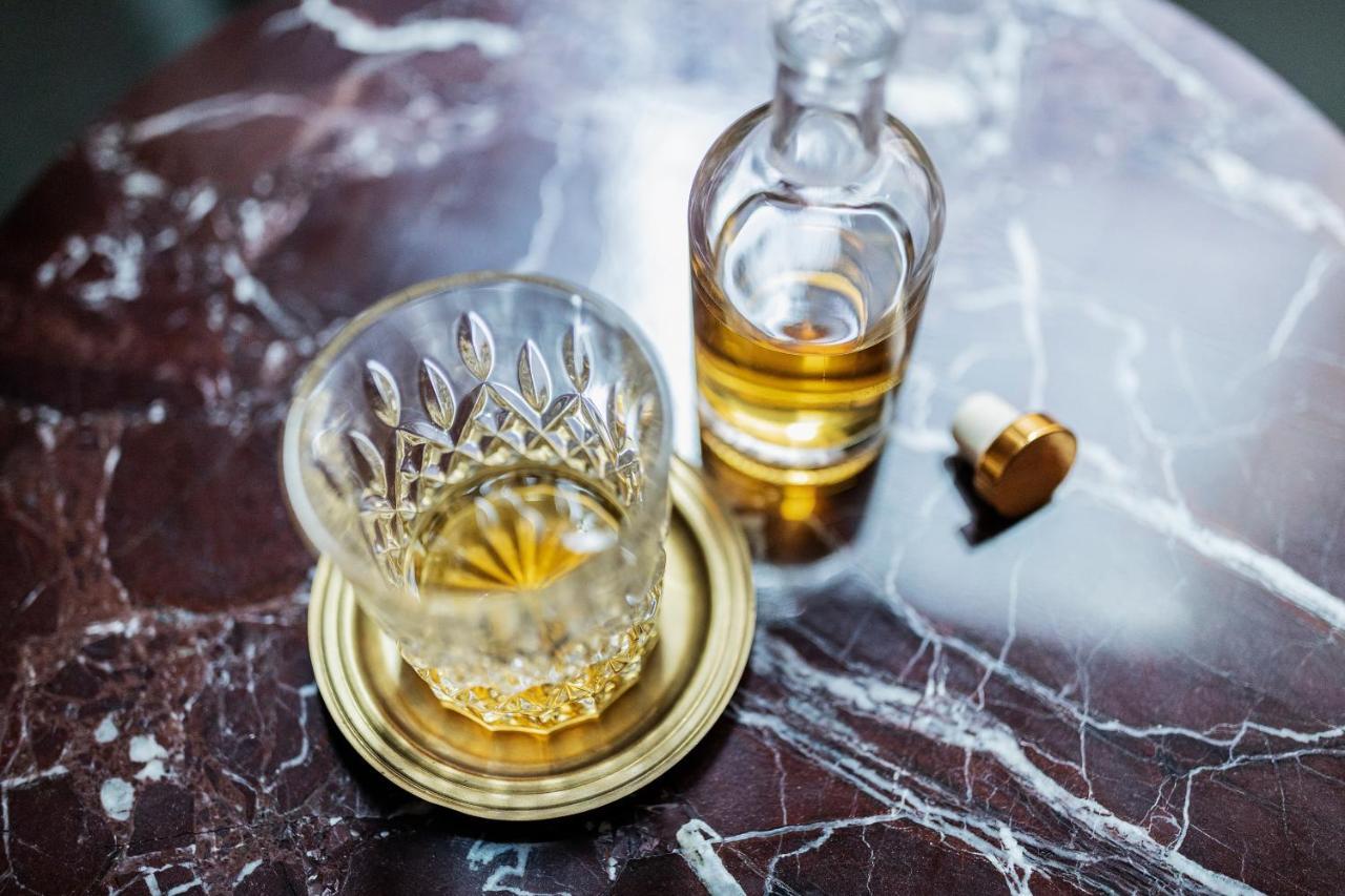 Next Hotel Melbourne, Curio Collection By Hilton Exteriör bild A glass of whisky