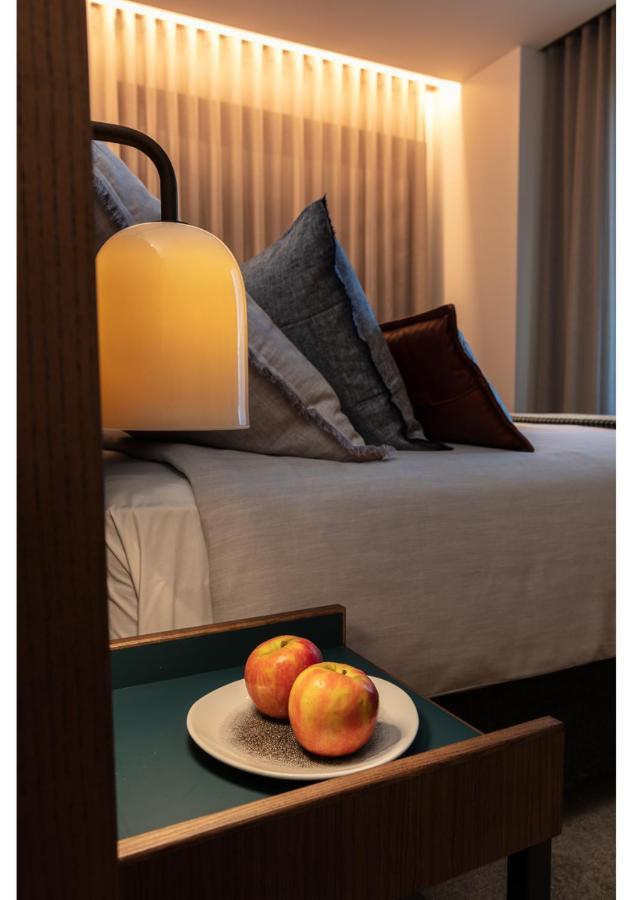Next Hotel Melbourne, Curio Collection By Hilton Exteriör bild A bed with a pillow