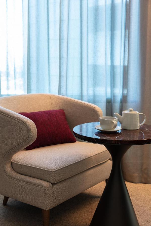 Next Hotel Melbourne, Curio Collection By Hilton Exteriör bild A tea set
