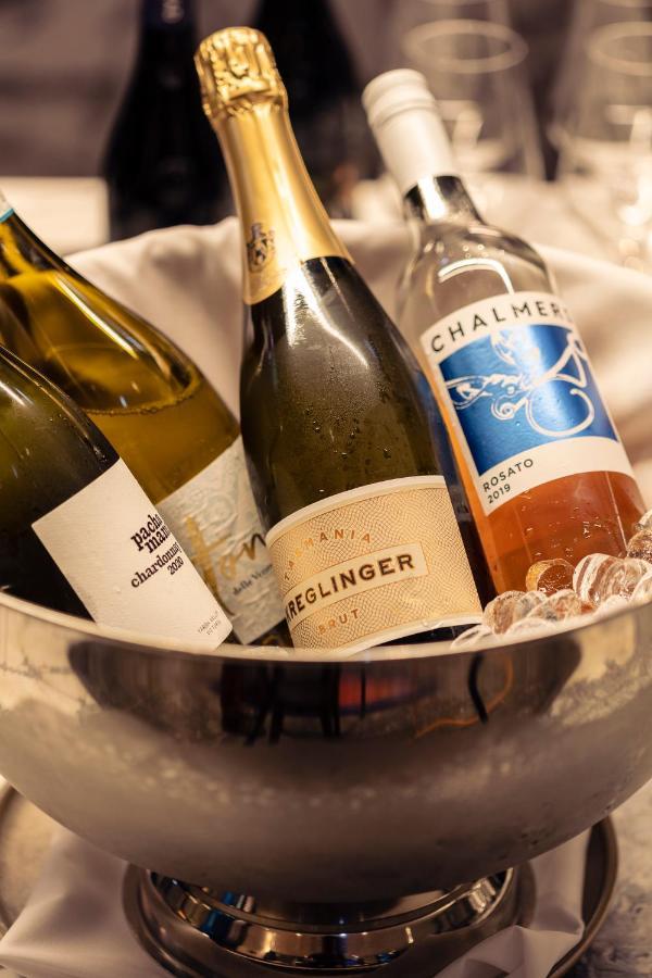 Next Hotel Melbourne, Curio Collection By Hilton Exteriör bild Sparkling wine