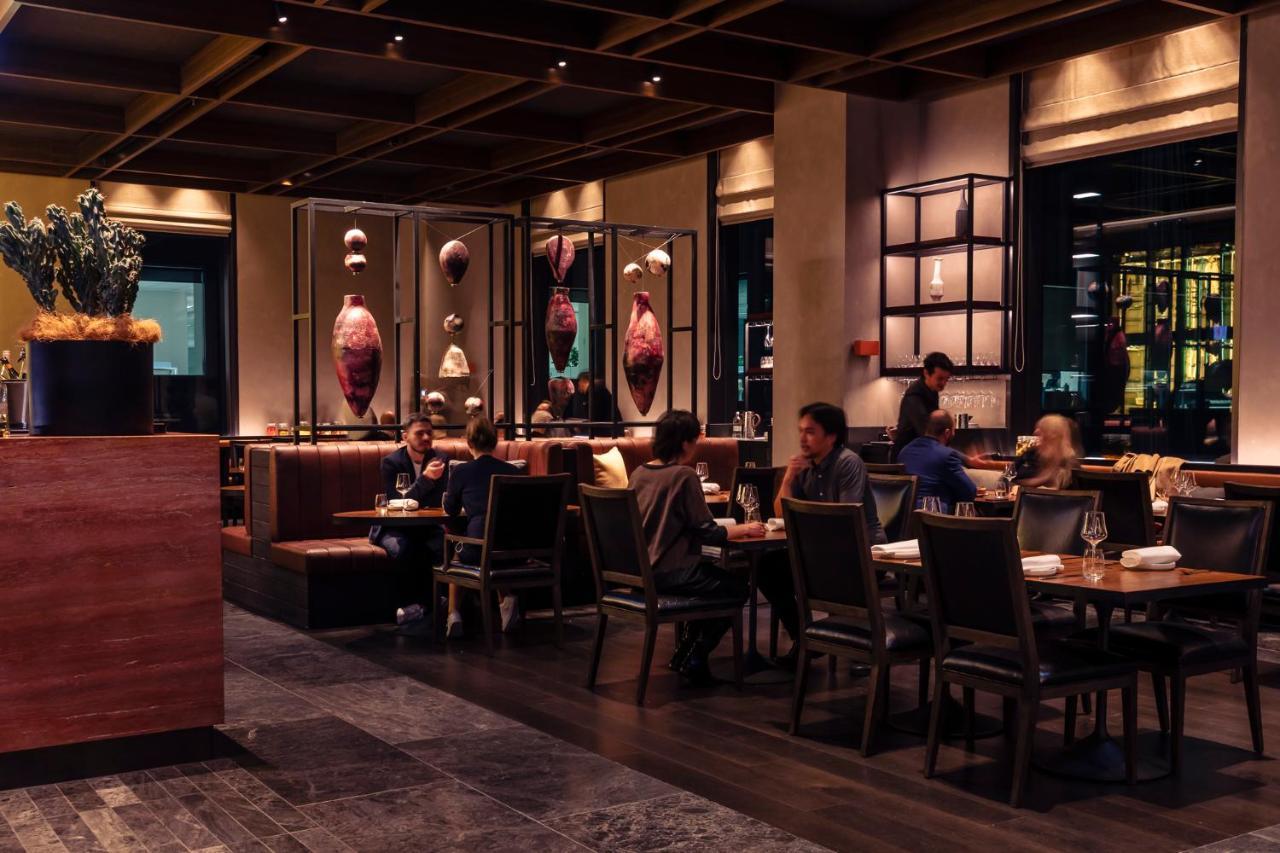 Next Hotel Melbourne, Curio Collection By Hilton Exteriör bild Interior of a restaurant in Hong Kong