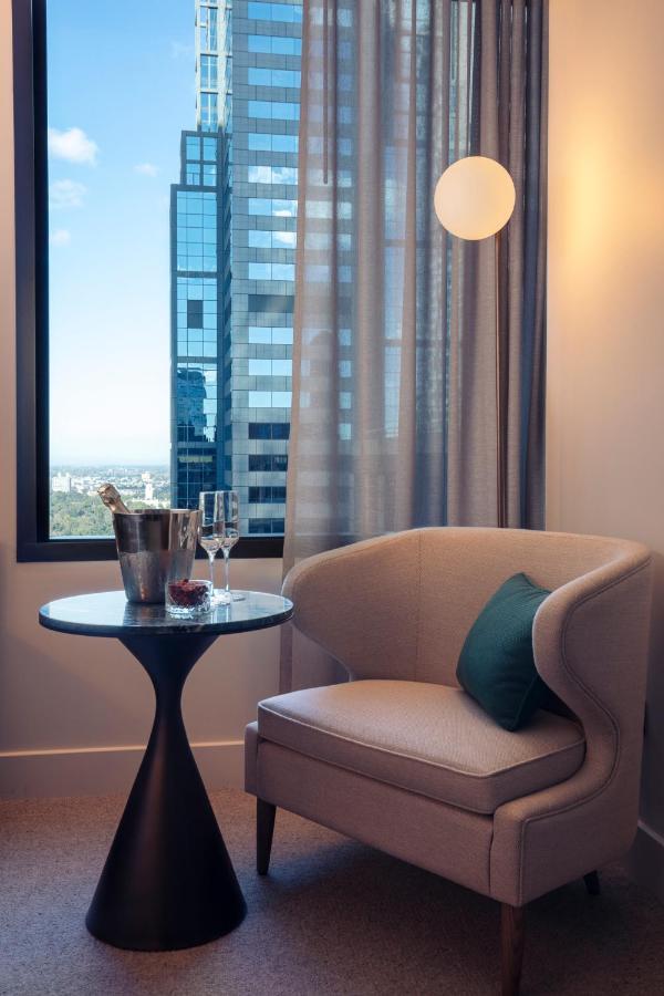 Next Hotel Melbourne, Curio Collection By Hilton Exteriör bild A room at the hotel