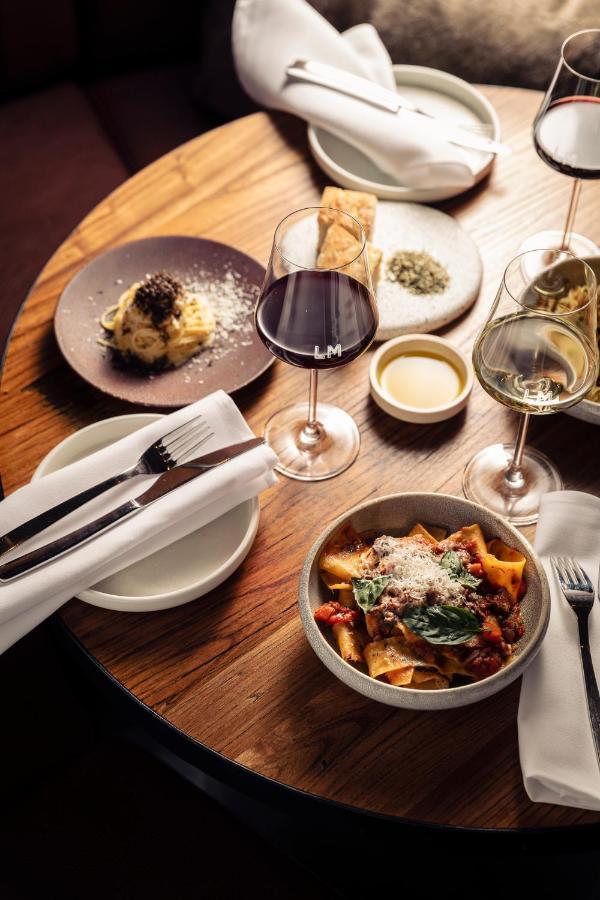 Next Hotel Melbourne, Curio Collection By Hilton Exteriör bild A selection of dishes at the restaurant